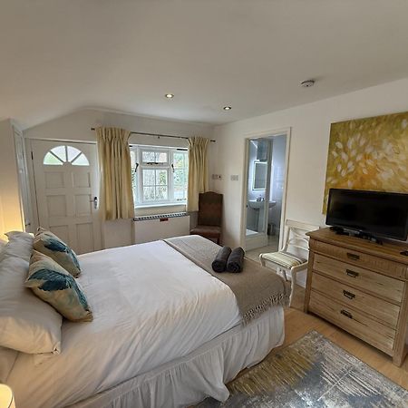 Private Entry Guesthouse Hideaway Hordle Bagian luar foto