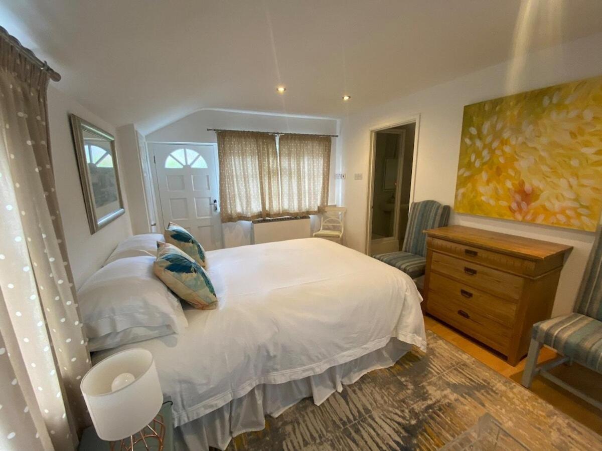 Private Entry Guesthouse Hideaway Hordle Bagian luar foto