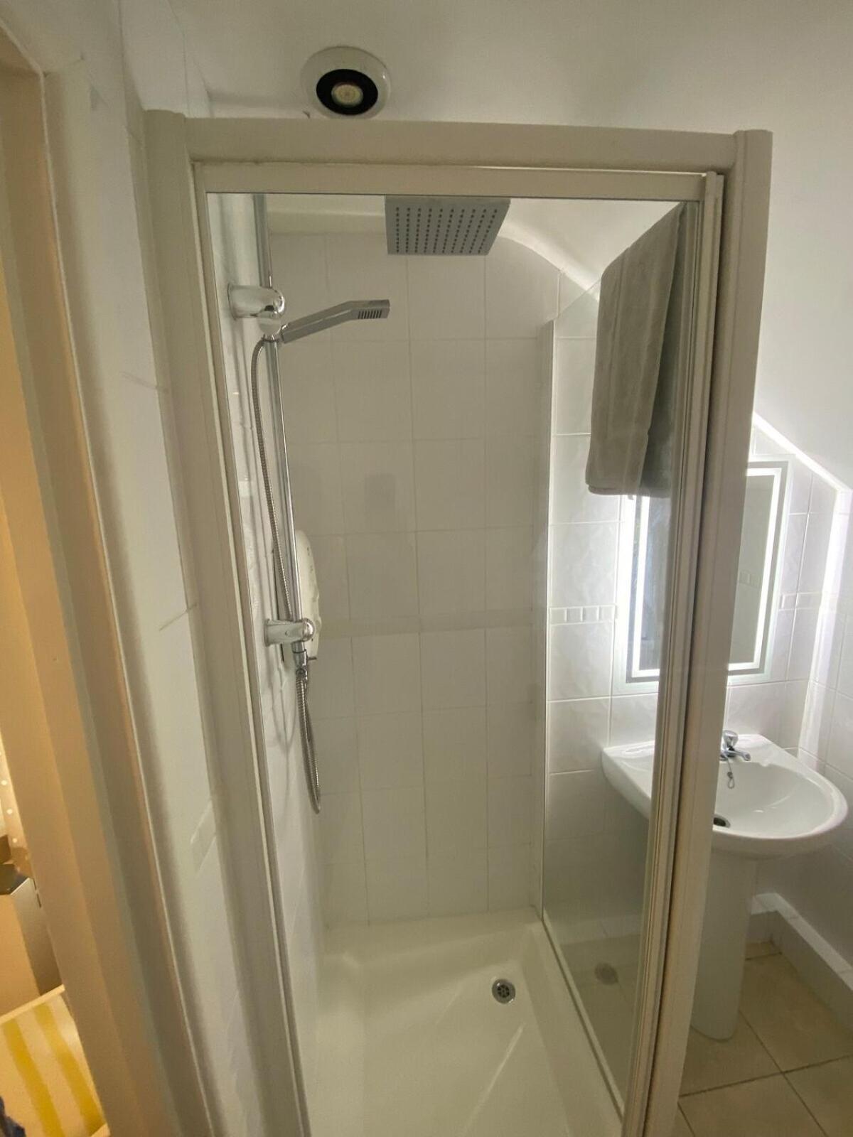 Private Entry Guesthouse Hideaway Hordle Bagian luar foto
