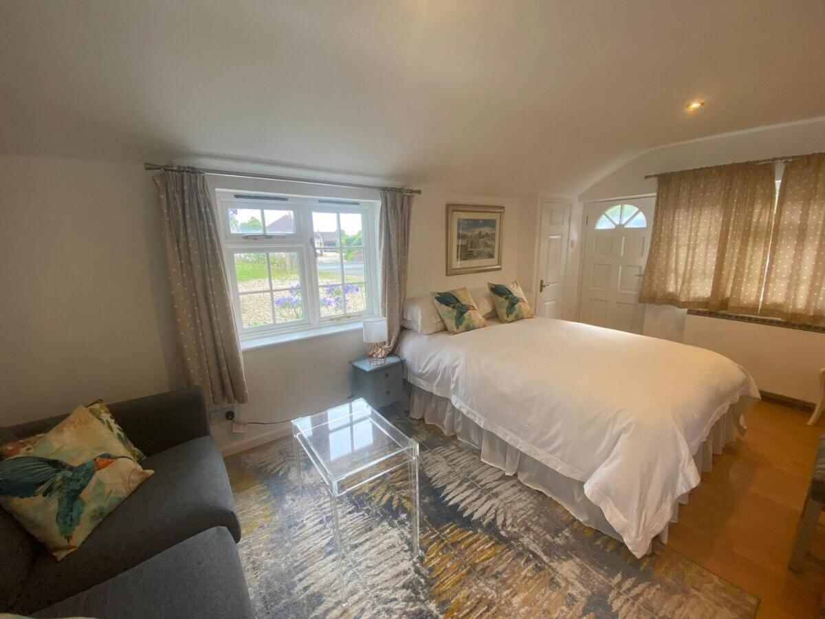 Private Entry Guesthouse Hideaway Hordle Bagian luar foto