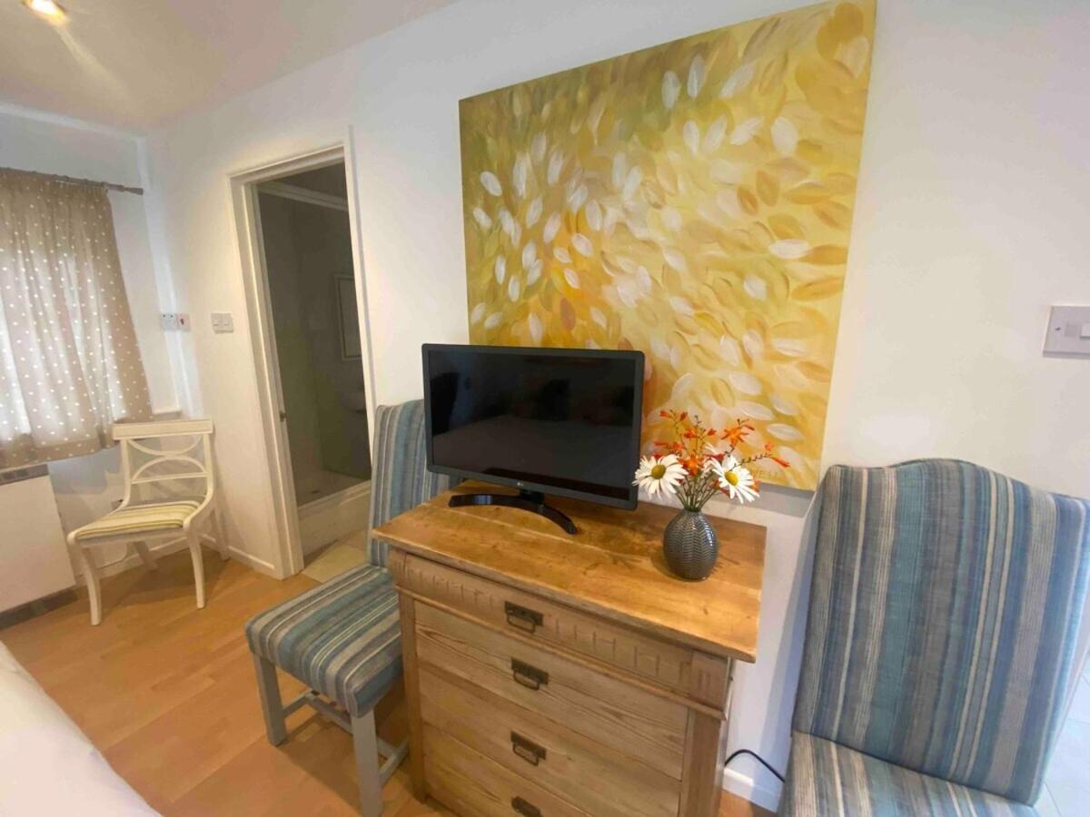 Private Entry Guesthouse Hideaway Hordle Bagian luar foto