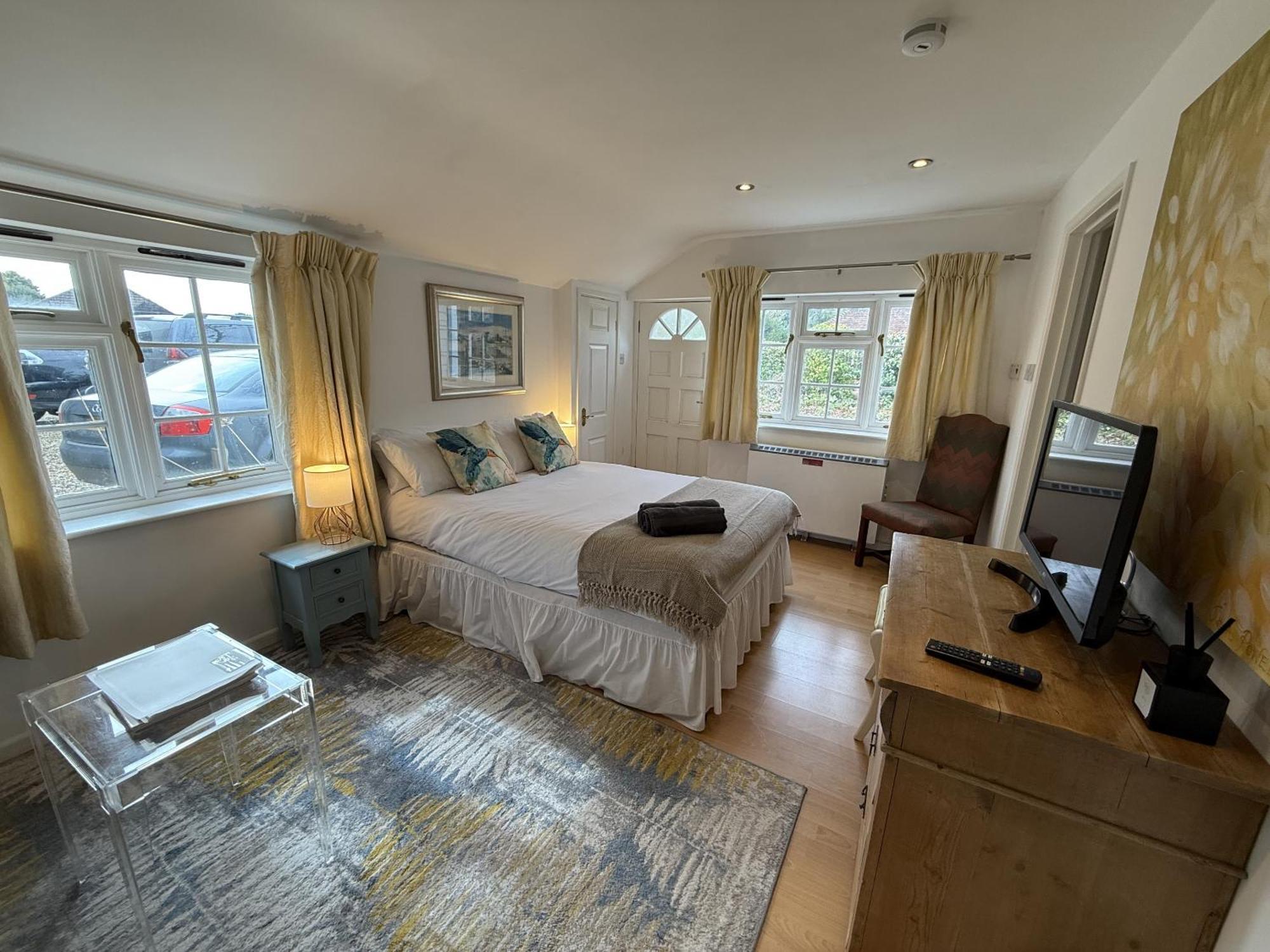 Private Entry Guesthouse Hideaway Hordle Bagian luar foto