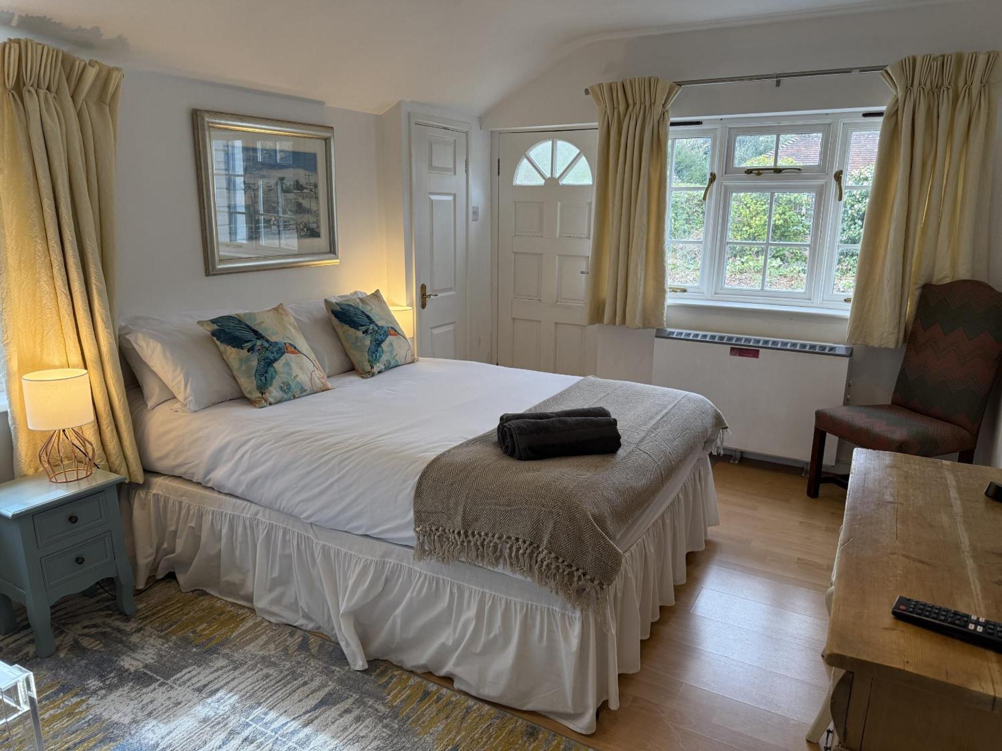 Private Entry Guesthouse Hideaway Hordle Bagian luar foto